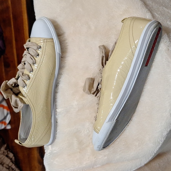 Prada authentic vintage patent leather lace-up sneakers - Picture 2 of 11